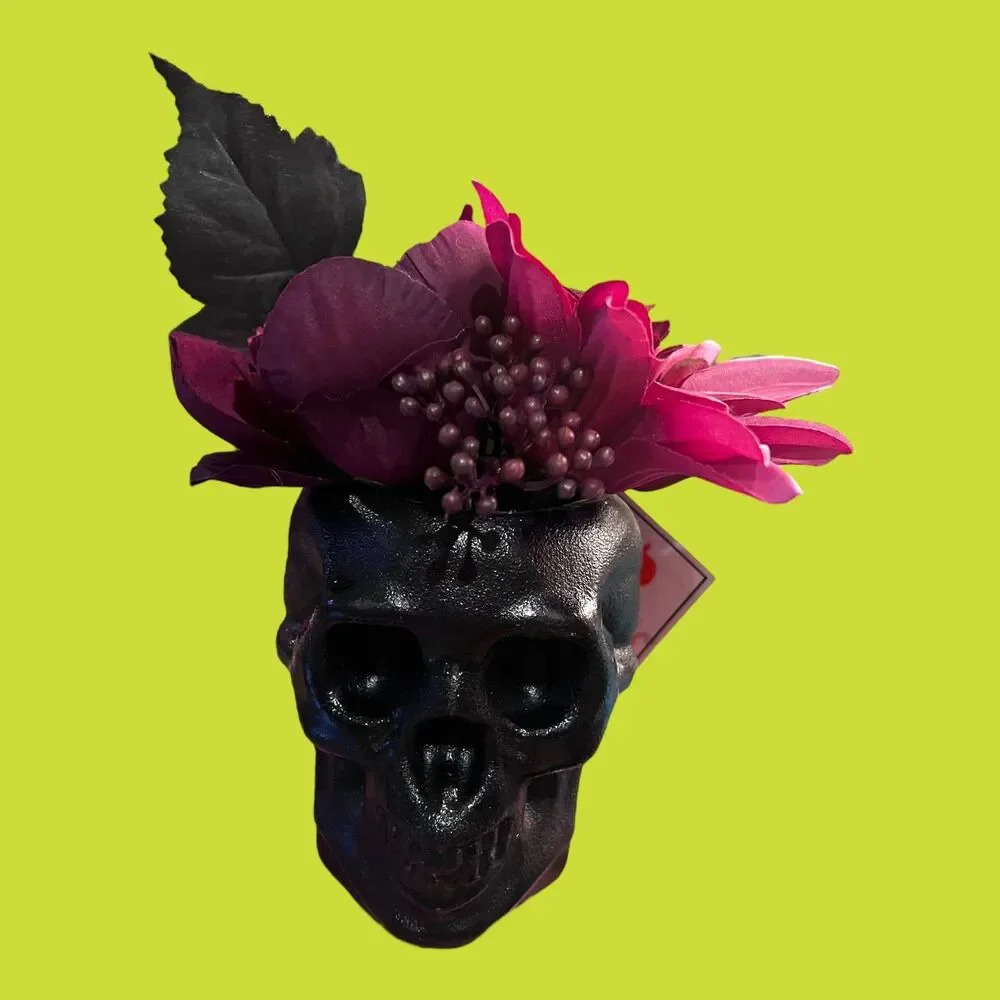 Halloween Figural Skull Floral Planter Creepy Purple Fuchsia & Black Blooms NEW
